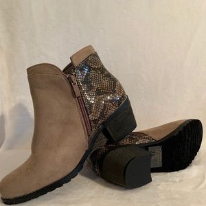 Moca western style lined bootie sz 9